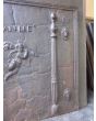 Kaminplatte 'Säulen mit Phrygischen Mütze' aus Gusseisen 