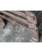 Antiker Französischer Kaminrost aus Schmiedeeisen 