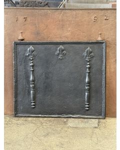 Kaminplatte 'Säulen mit Fleurs de Lis'
