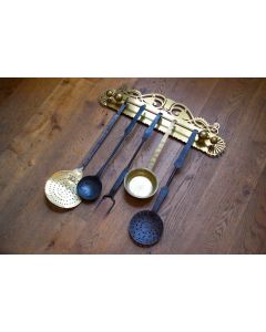 Antikes wandmontiertes Kaminbesteck
