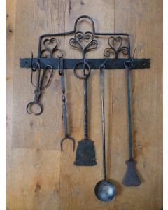 Antikes wandmontiertes Kaminbesteck