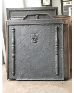 Kaminplatte 'Säulen mit IHS-Monogramm'