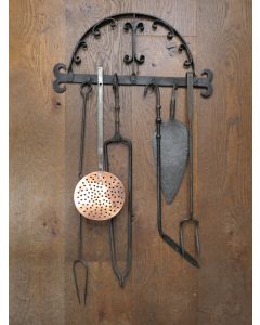 Antikes wandmontiertes Kaminbesteck
