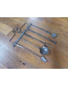 Antikes wandmontiertes Kaminbesteck