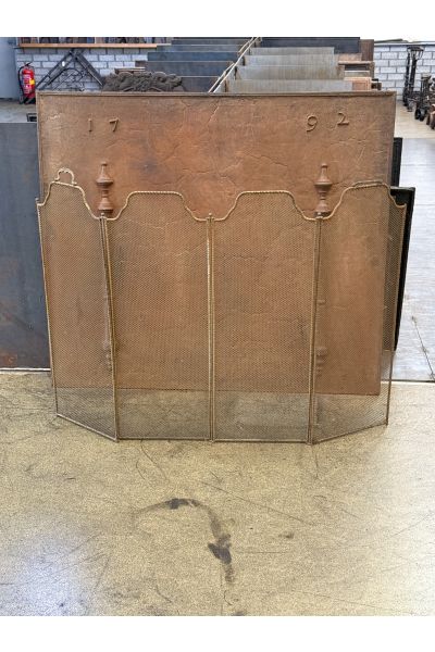 Hoher antiker Funkenschutzgitter