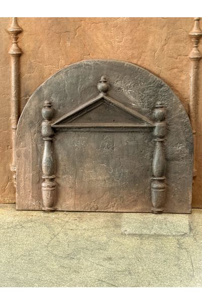Kaminplatte 'Saülen und Giebel'