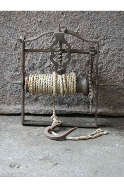Antiker Drehspieß mit Gewichtsantrieb
