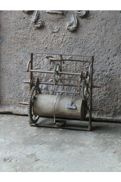 Antiker Drehspieß mit Gewichtsantrieb