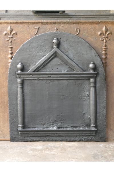 Kaminplatte 'Saülen und Giebel'