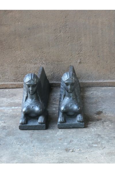 Kaminhunde einer Sphinx
