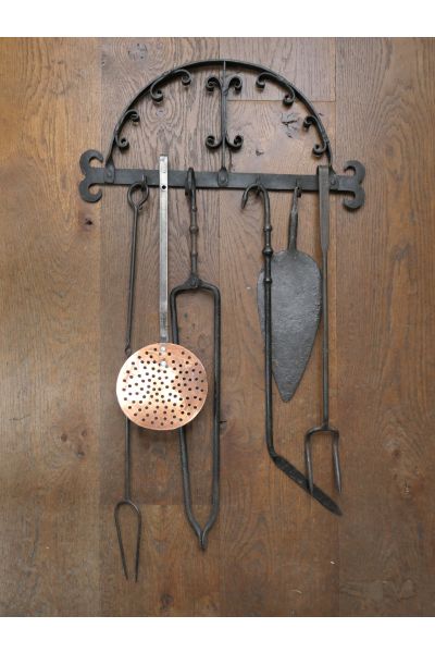 Antikes wandmontiertes Kaminbesteck