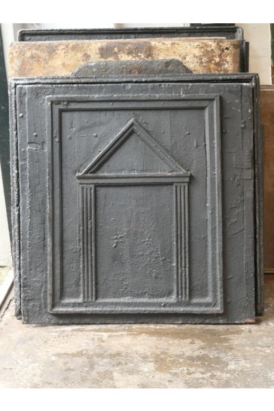 Kaminplatte 'Säulen und Giebel'