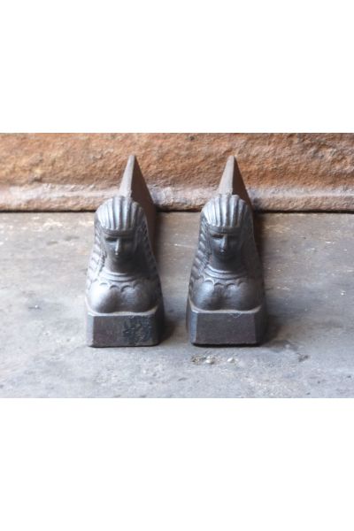 Kaminhunde einer Sphinx