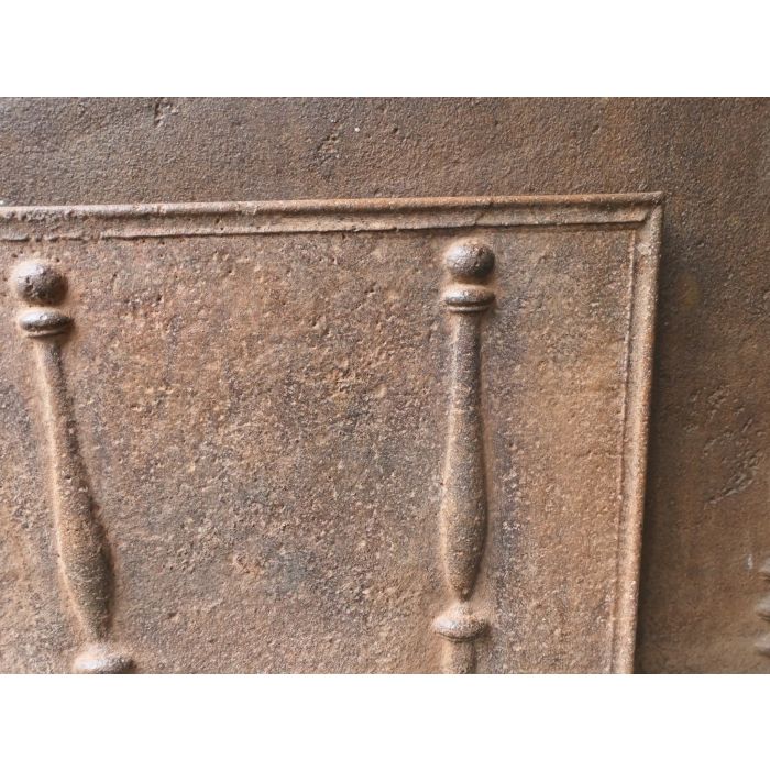 Kaminplatte 'Säulen des Herkules' aus Gusseisen 