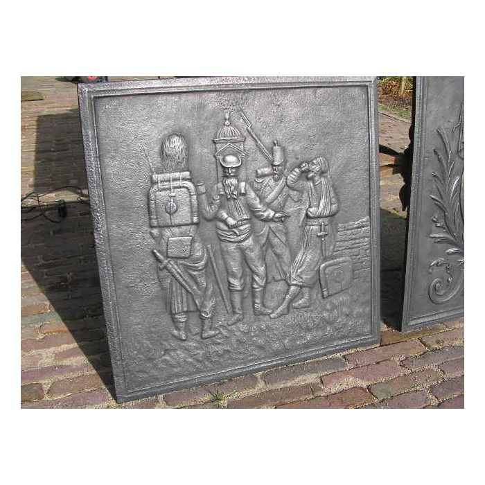 Kaminplatte 'Die Soldaten' aus Gusseisen 