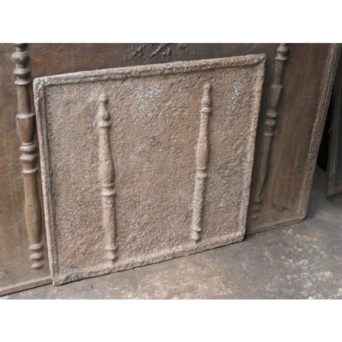 Kaminplatte 'Säulen des Herkules' aus Gusseisen 