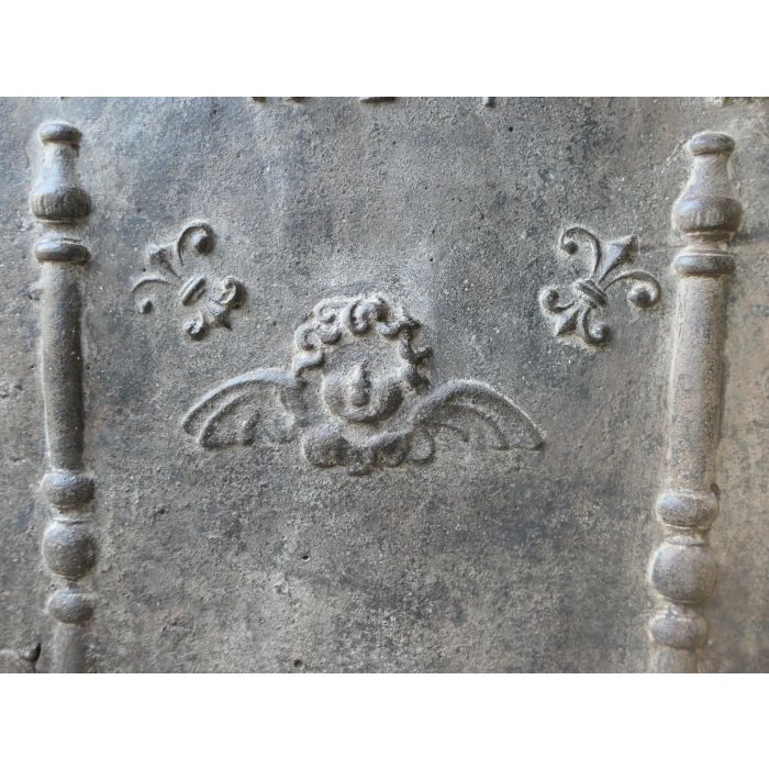 Kaminplatte 'Säulen mit Fleurs de Lis' aus Gusseisen 