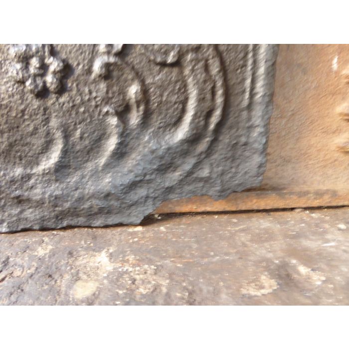 Kaminplatte 'Minerva' aus Gusseisen 