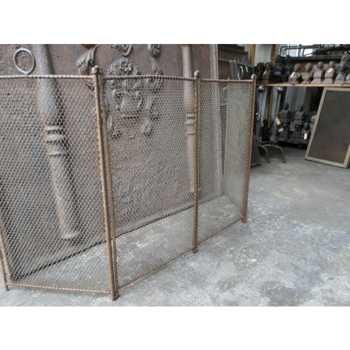 Antiker Französischer Funkenschutz aus Eisen-Gitter, Eisen 