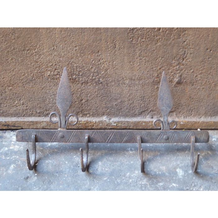 Antike Wandhalterung für Kaminbesteck aus Schmiedeeisen 