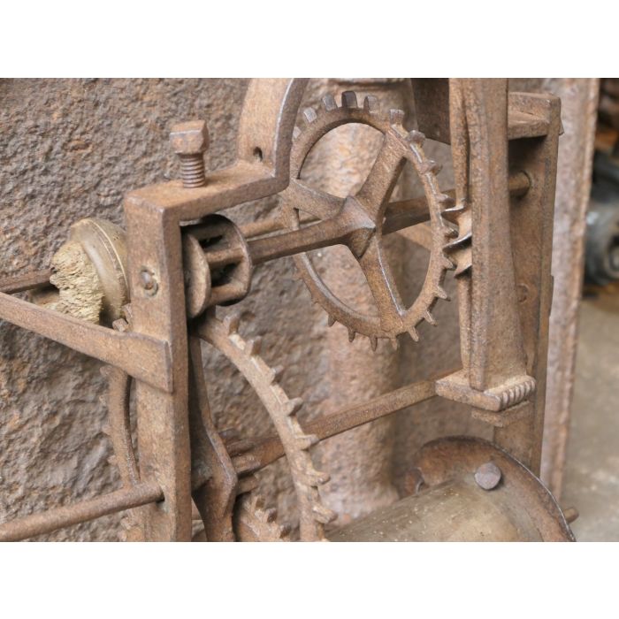 Antiker Drehspieß mit Gewichtsantrieb aus Schmiedeeisen, Holz 