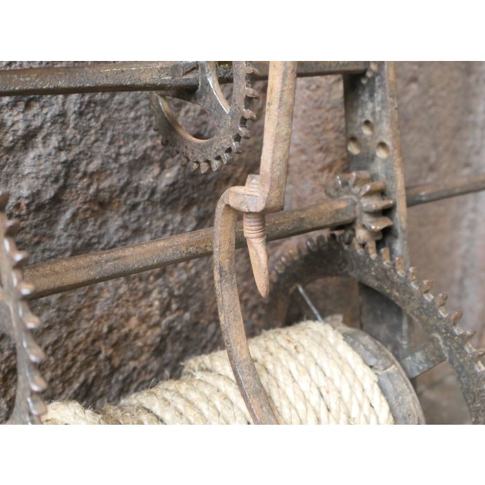 Antiker Drehspieß mit Gewichtsantrieb aus Schmiedeeisen, Holz, Seil, Blei 