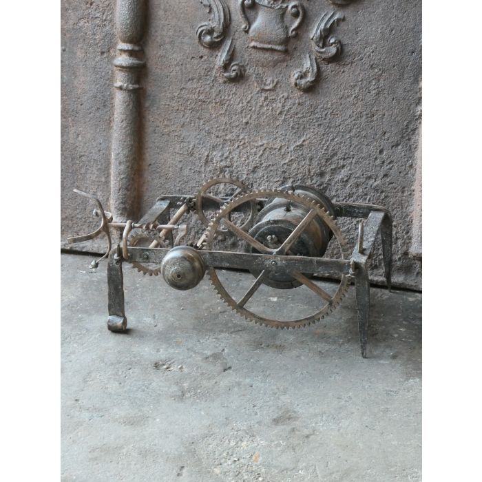 Antiker Drehspieß mit Gewichtsantrieb aus Schmiedeeisen, Holz, Blei 
