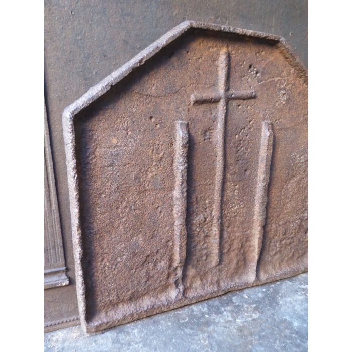 Kaminplatte 'Das Kreuz' aus Gusseisen 