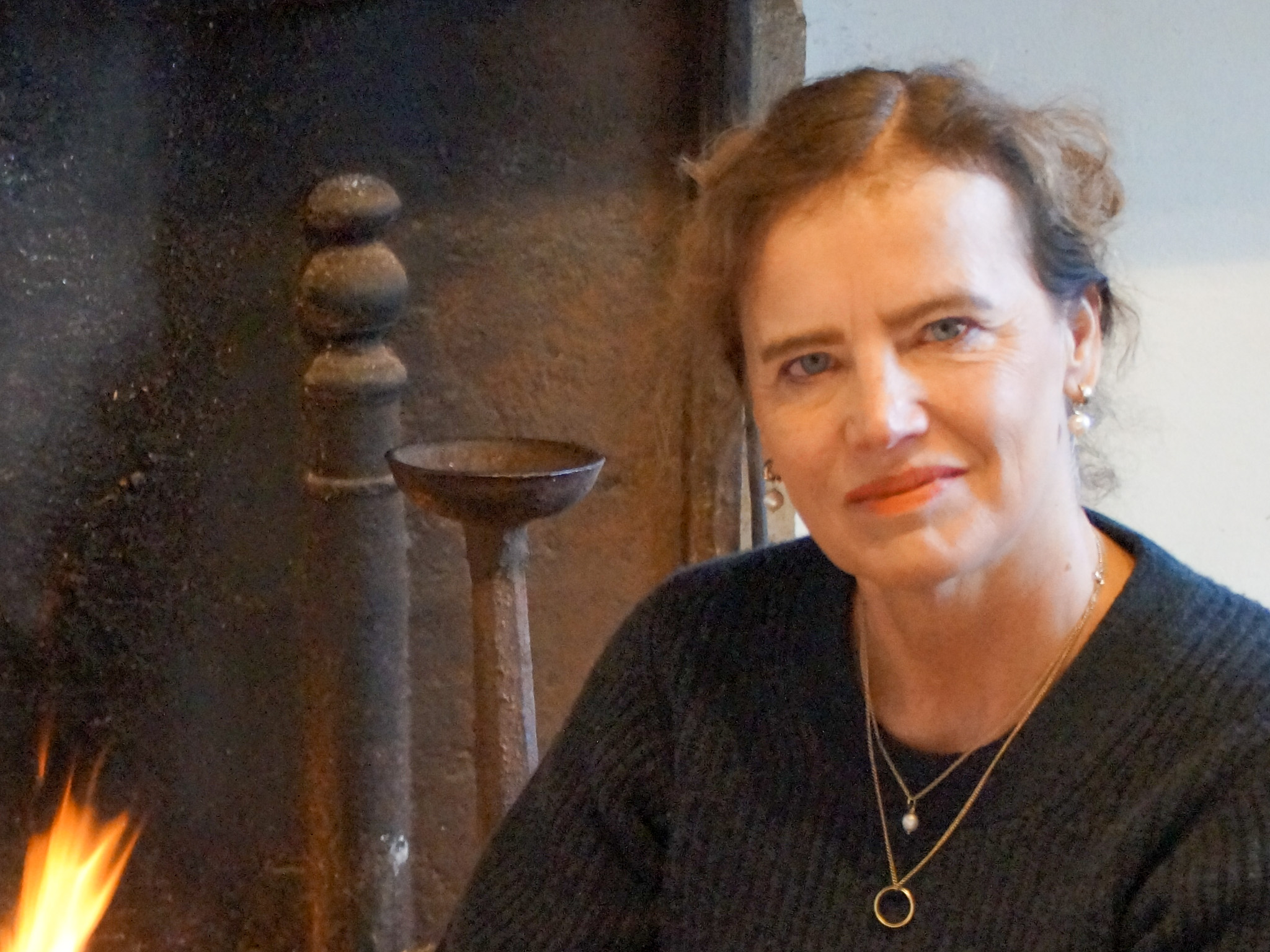 Inge Jüngeling von Antike-Kaminplatte.com
