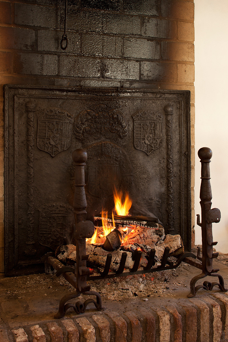 Antiker Kamin